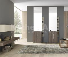 Salle de Bains Italienne avec vasque intégré et meubles assortis design épuré