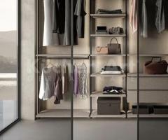 Dressing Linéaire Vertical : Élégance Moderne et Optimisation de l'Espace