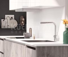 Cuisine sur mesure en Chêne Argenté et Blanc Polaire : Élégance Moderne