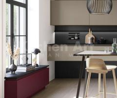 Buffet Bordeaux Mural – Élégance Intemporelle et Rangement Pratique