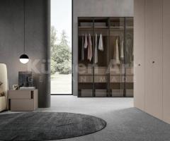 Dressing | Armoire Vitrée Slot Crystal – Élégance Transparente et Rangement Raffiné